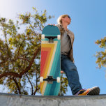 Farbiger Retrostreifen - 70er, 80er Skateboard<br><div class="desc">Farbenfroher Retro-Streifen - 70er,  80er Design Flask Abstrakt geometrischer 1970er Jahre Retro-Design. Die Streifen sind orange,  türkis,  gelb und blau.</div>