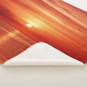 Farbiger Sonnenaufgang auf See, dramatische Wolken Sherpadecke (3/4)