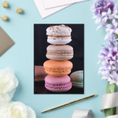 Farbiger Stapel französischer Macarons Acryleinladungen (In Situ (Hochzeit))