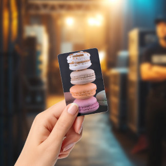 Farbiger Stapel französischer Macarons Ausweis