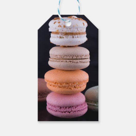 Farbiger Stapel französischer Macarons Geschenkanhänger (Vorderseite)