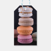 Farbiger Stapel französischer Macarons Geschenkanhänger (Rückseite)
