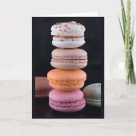 Farbiger Stapel französischer Macarons Karte