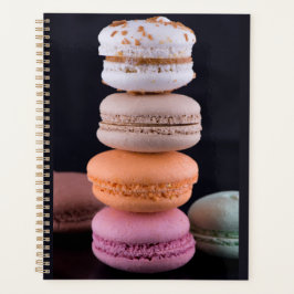 Farbiger Stapel französischer Macarons Planer