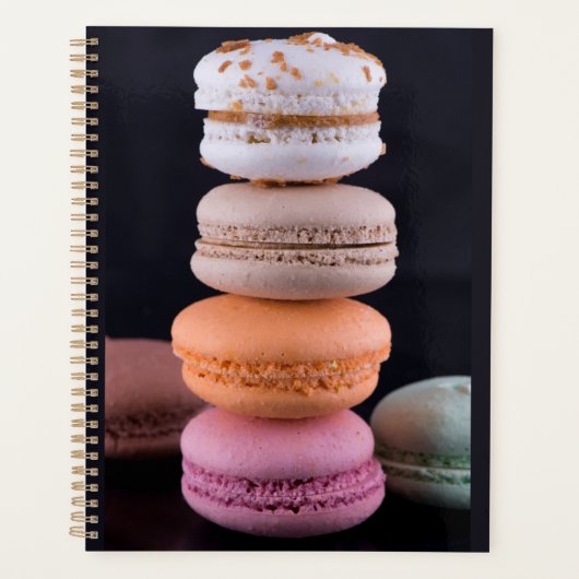 Farbiger Stapel französischer Macarons Planer (Vorderseite)