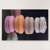 Farbiger Stapel französischer Macarons Puzzle (Horizontal)