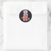 Farbiger Stapel französischer Macarons Runder Aufkleber (Tasche)