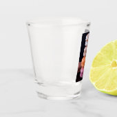 Farbiger Stapel französischer Macarons Schnapsglas (Links)