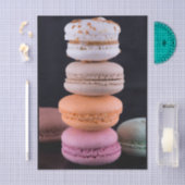 Farbiger Stapel französischer Macarons Seidenpapier (Handwerk)