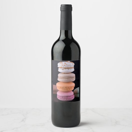Farbiger Stapel französischer Macarons Weinetikett (Vorderseite)