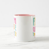 Farbiger Text für den fünften Klasse Zweifarbige Tasse (Mittel)