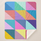 Farbiges Abstraktes geometrisches Triangle-Patchwo Sherpadecke (Vorderseite)