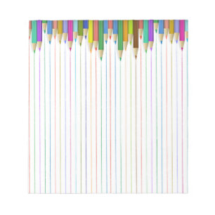 Farbiges Bleistift-angeordnetes Papier Notizblock