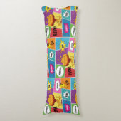 Farbiges Comic Personalisierter Name Pop Art Seitenschläferkissen (Vorderseite Vertikal)