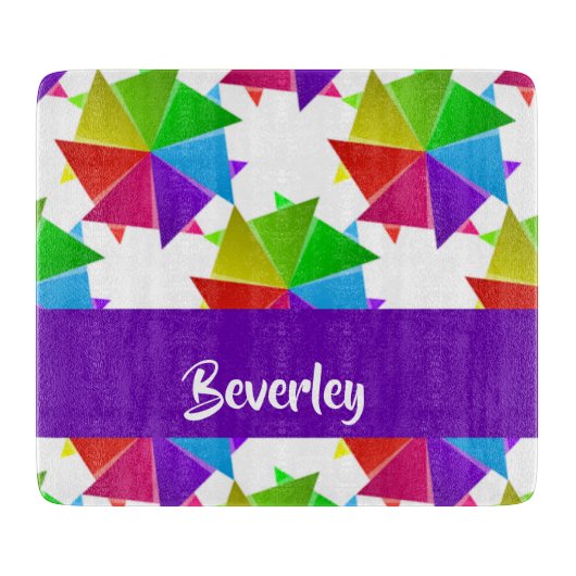 Farbiges gefaltetes Papier auf weiß Schneidebrett (Vorderseite)