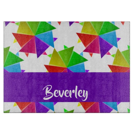 Farbiges gefaltetes Papier auf weiß Schneidebrett (Vorderseite)