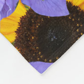 Farbiges Gelb- und Lila Blumenmuster Fleecedecke (Ecke)