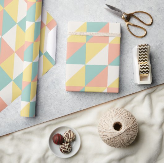 Farbiges geometrisches Abstraktes Dreieck-Muster Geschenkpapier (Kunsthandwerk)