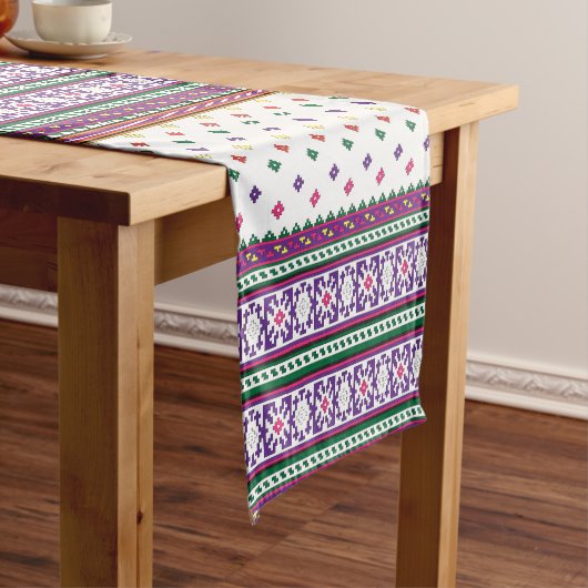 Farbiges geometrisches Folkloredesign mit Blume Kurzer Tischläufer (Beispiel)