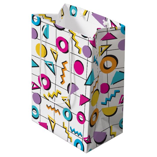 Farbiges geometrisches Muster der 80er Jahre Mittlere Geschenktüte (Rückseite Schrägansicht)
