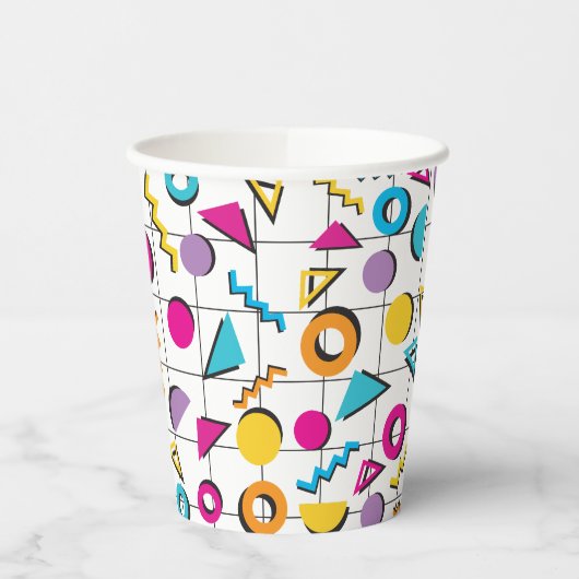 Farbiges geometrisches Muster der 80er Jahre Pappbecher (Links)
