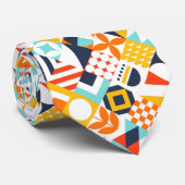 Farbiges geometrisches Muster der Retro Krawatte (Gerollt)