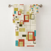 Farbiges geometrisches Muster des Retromodells Mit Badhandtuch Set (Insitu)
