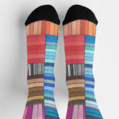 Farbiges geometrisches Muster in Regenbogen Socken (Oben)
