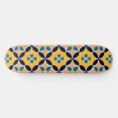 Farbiges geometrisches Muster mit Retro-Fliesendes Skateboard (Horizontal)