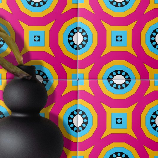 Farbiges, heißrosa und türkisfarbenes geometrische fliese