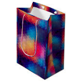 Farbiges modernes geometrisches Muster Mittlere Geschenktüte (Vorderseite Schrägansicht)