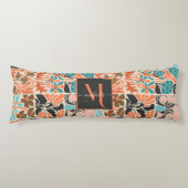 Farbiges Monogram Script Retro Blumenmuster Seitenschläferkissen (Vorderseite)