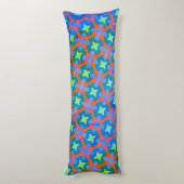 Farbiges Muster der geometrischen Stars im Retro-B Seitenschläferkissen (Rückseite (Vertikal))