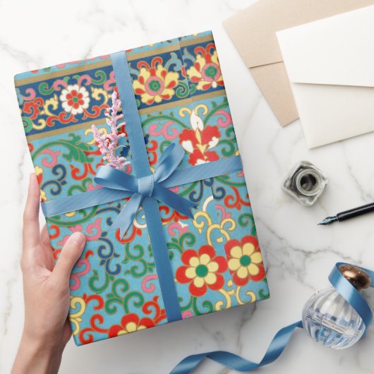 Farbiges Papier mit Blumenmuster Geschenkpapier (Schenken)