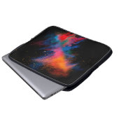 Farbiges Pulver in schwarzer Hintergrundfarbe, Laptopschutzhülle (Vorne Knopf)