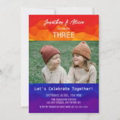 Farbiges Rainbow-Foto Kids Joint Birthday Einladung (Vorderseite)