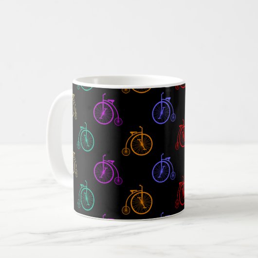 Farbiges Retro-Fahrrad - Muster auf schwarz Kaffeetasse (Vorderseite Links)