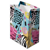 Farbiges Retro-Muster der 90er Jahre Mittlere Geschenktüte (Vorderseite Schrägansicht)