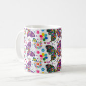 Farbiges Retro-Schmetterling-Muster und Blume Kaffeetasse (Vorderseite Links)