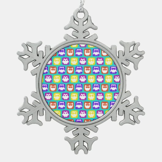 Farbiges Schellmuster Schneeflocken Zinn-Ornament (Vorderseite)