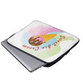 Farbiges Süßeis in einem Kegel Laptopschutzhülle (Vorne Knopf)
