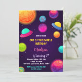 Farbiges Thema im Weltraum für Kinder Einladung (Stehend Vorderseite)