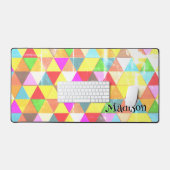 Farbiges Triangle-Retrogeometrie-Muster Monogram Schreibtischunterlage (Tastatur & Maus)