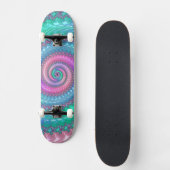 Farbiges Trippy-Funky Jewel Tone Spiral Fraktal Skateboard (Vorderseite)