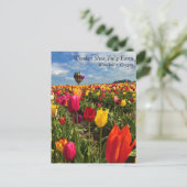 Farbiges Tulip-Feld mit ballon-Postkarte Postkarte (Stehend Vorderseite)