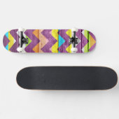 Farbiges Zickzack Holz Abstrakt #4 Skateboard (Horizontal)