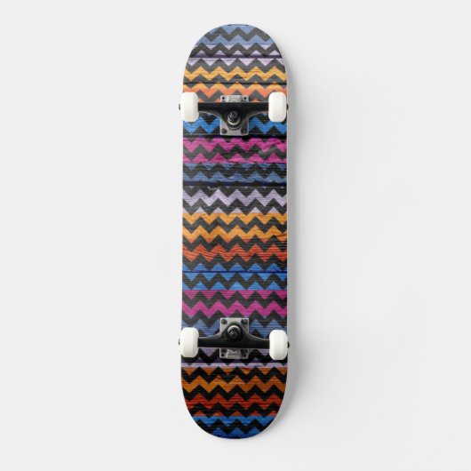 Farbiges Zickzack Holz Abstrakt #5 Skateboard (Vorderseite)