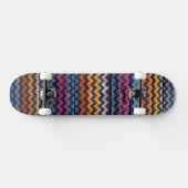 Farbiges Zickzack Holz Abstrakt #5 Skateboard (Horizontal)