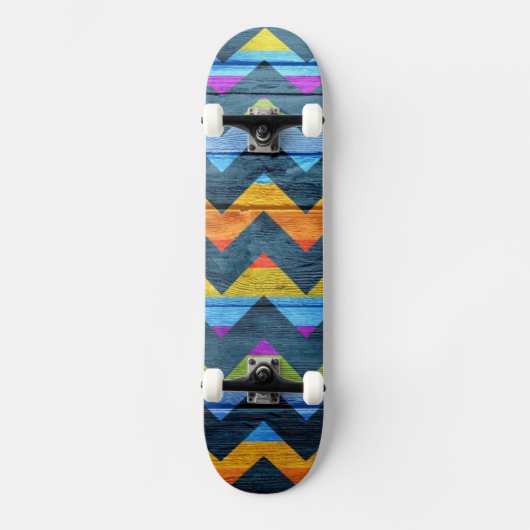 Farbiges Zickzack Holz Abstrakt Skateboard (Vorderseite)