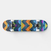 Farbiges Zickzack Holz Abstrakt Skateboard (Horizontal)